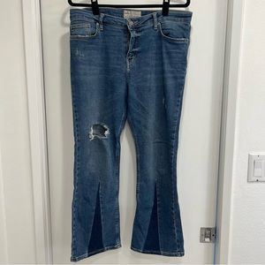 Free People cropped slightly flared jeans. Size 31